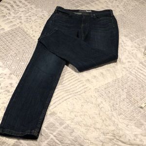 Carhartt NWOT women’s size 10 Short slim fit
